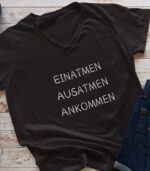 Einatmen Ausatmen Ankommen V-Ausschnitt | 100% Bio – Bild 2