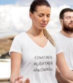 Einatmen Ausatmen Ankommen V-Ausschnitt | 100% Bio