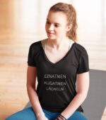Einatmen Ausatmen Lächeln Yoga Shirt V-Ausschnitt | 100% Bio – Bild 3
