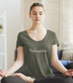 Yogamädchen Shirt V-Ausschnitt | 100% Bio – Bild 6