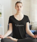 Yogamädchen Shirt V-Ausschnitt | 100% Bio – Bild 5